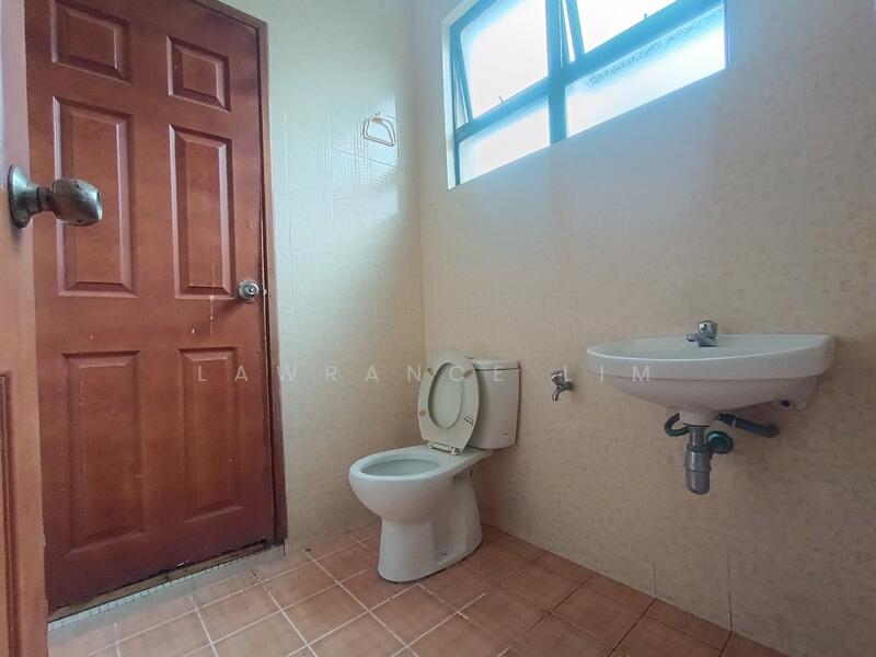 3-storey Terraced House for Sale in Taman Laksamana Cheng Ho (Melaka City) - Lawrance Lim - Bathroom - PropertyGuru.com.my