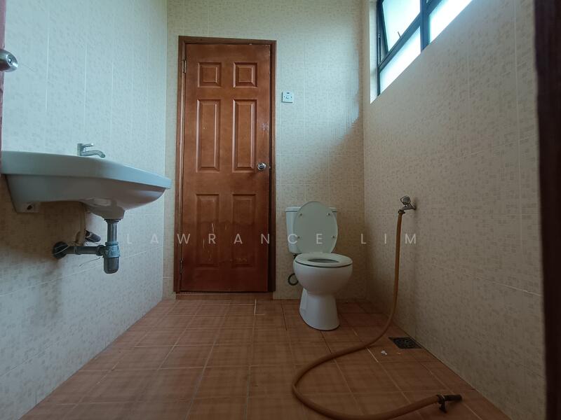 3-storey Terraced House for Sale in Taman Laksamana Cheng Ho (Melaka City) - Lawrance Lim - Bathroom - PropertyGuru.com.my
