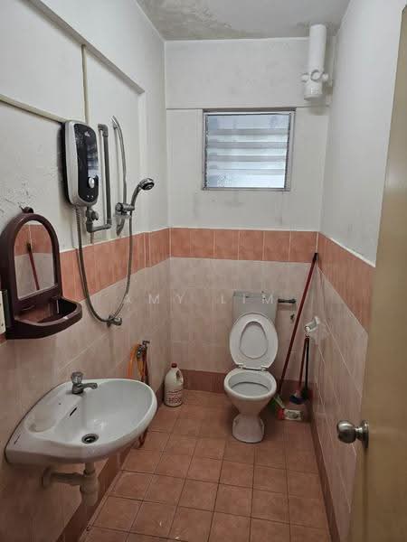 Apartment for Sale at Pangsapuri Seri Pinang - Amy Lim - Bathroom - PropertyGuru.com.my