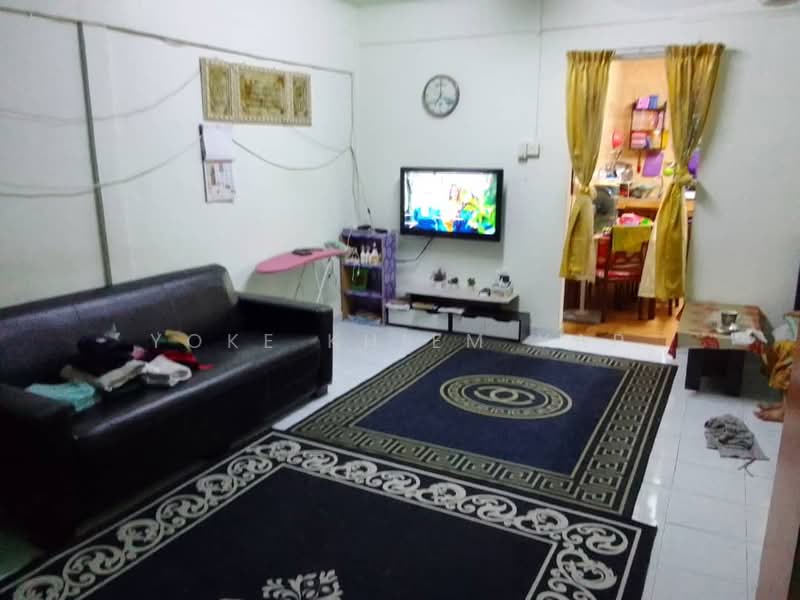 Rumah Teres 2 Tingkat untuk Disewa di Taman Balakong Jaya (Balakong) - Yoke Khiem Yap - Living Room - PropertyGuru.com.my