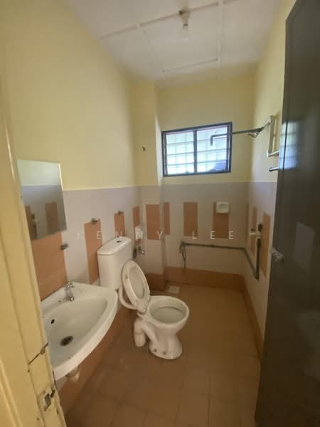 2-storey Terraced House for Sale in Bandar Seri Putra (Bangi) - Kenny Lee - Bathroom - PropertyGuru.com.my