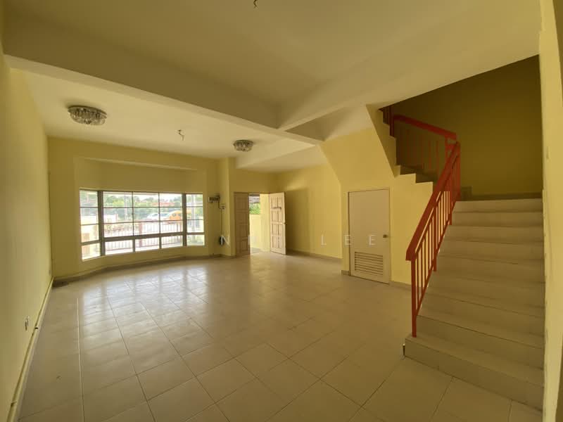 2-storey Terraced House for Sale in Bandar Seri Putra (Bangi) - Kenny Lee - Living Room - PropertyGuru.com.my