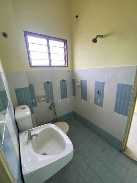 2-storey Terraced House for Sale in Bandar Seri Putra (Bangi) - Kenny Lee - Bathroom - PropertyGuru.com.my