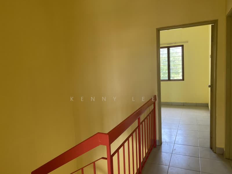 2-storey Terraced House for Sale in Bandar Seri Putra (Bangi) - Kenny Lee - Corridor - PropertyGuru.com.my