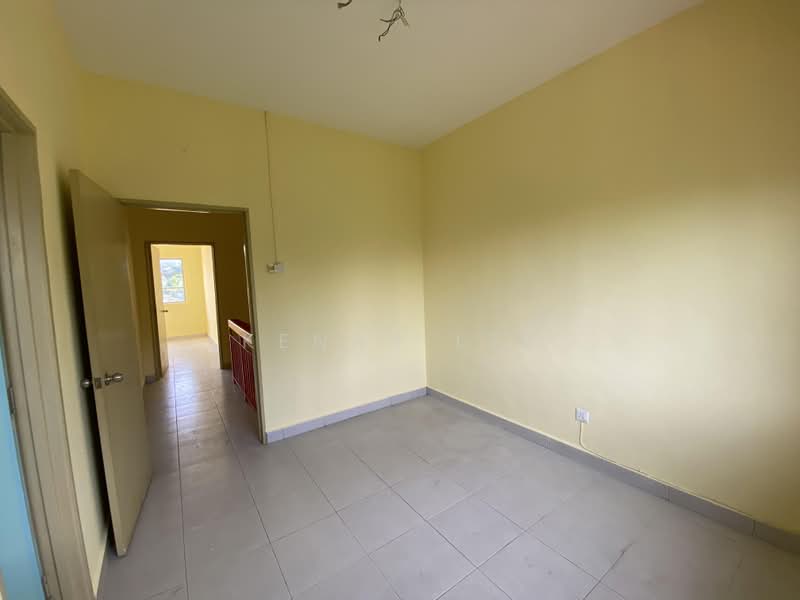 2-storey Terraced House for Sale in Bandar Seri Putra (Bangi) - Kenny Lee - Corridor - PropertyGuru.com.my