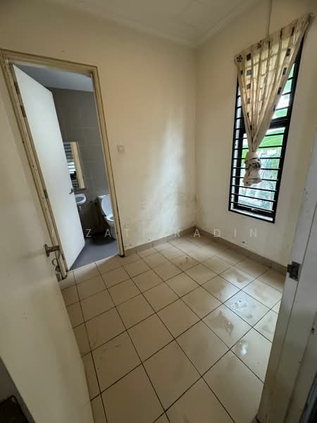 Semi-Detached House for Rent in Bangi (Selangor) - Izzati Radin - Bathroom - PropertyGuru.com.my