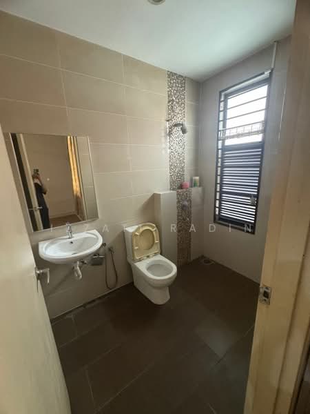 Semi-Detached House for Rent in Bangi (Selangor) - Izzati Radin - Bathroom - PropertyGuru.com.my