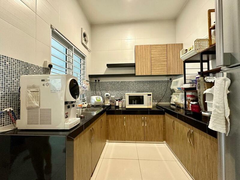 Dry Kitchen