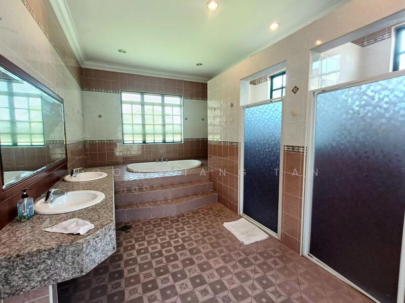 Rumah Banglo untuk Dijual di Leisure Farm (Gelang Patah) - JOON LIANG TAN - Bathroom - PropertyGuru.com.my