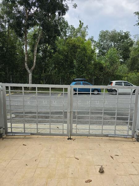 fronting empty land can park more car