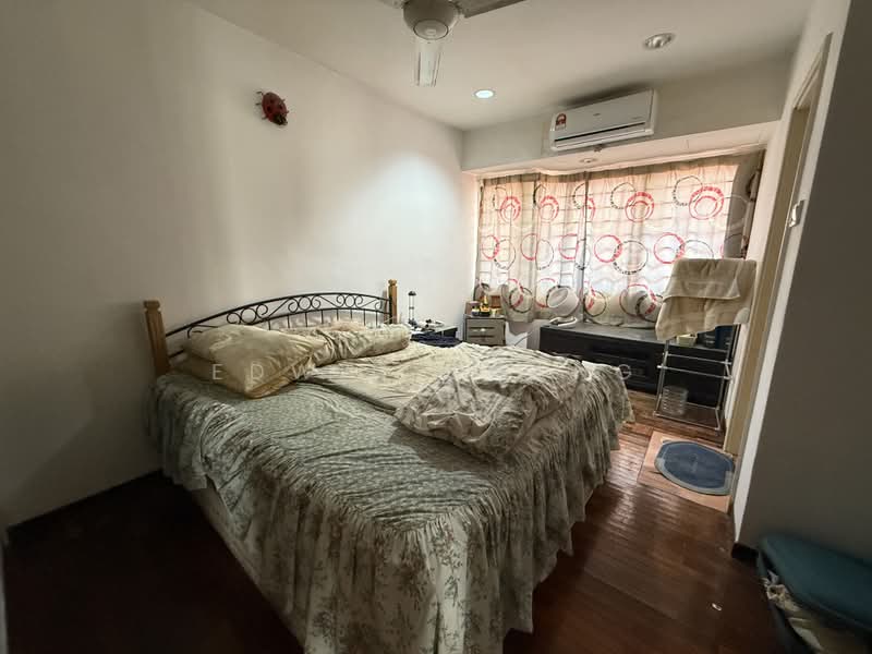 3-storey Terraced House for Sale in Taman Esplanad (Bukit Jalil) - Edwin Chang - Bedroom - PropertyGuru.com.my