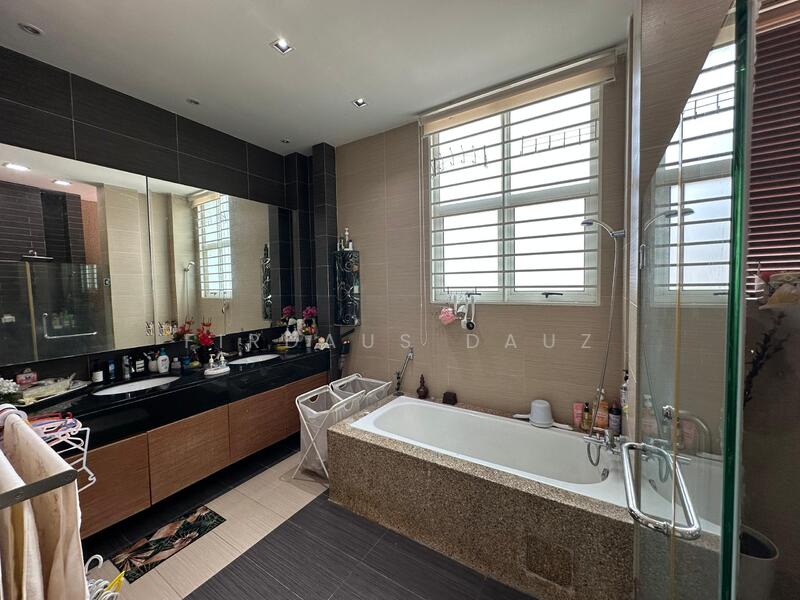 Rumah Banglo untuk Dijual di Bandar Baru Selayang (Selayang) - Firdaus Dauz - Bathroom - PropertyGuru.com.my