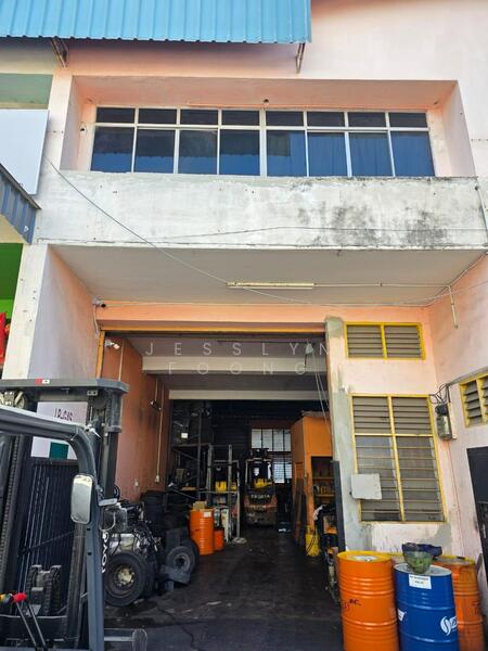 Untuk Dijual - Taman Perindustrian Desa Plentong, 1.5 Storey Terrace Factory
