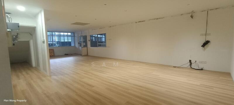 For Rent - Menglembu Timur 1.5 Storey Semi-D Factory