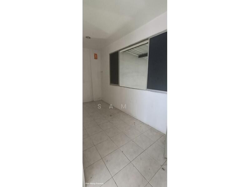 For Rent - Menglembu Timur 1.5 Storey Semi-D Factory