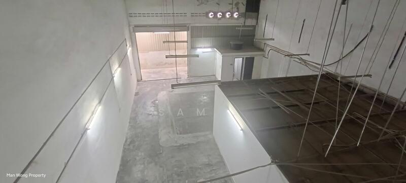 For Rent - Menglembu Timur 1.5 Storey Semi-D Factory