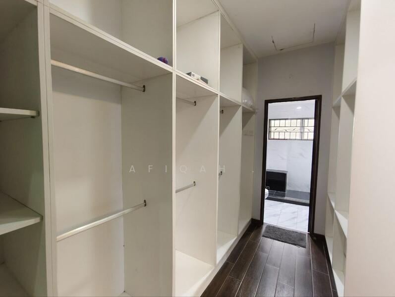 Walk in closet