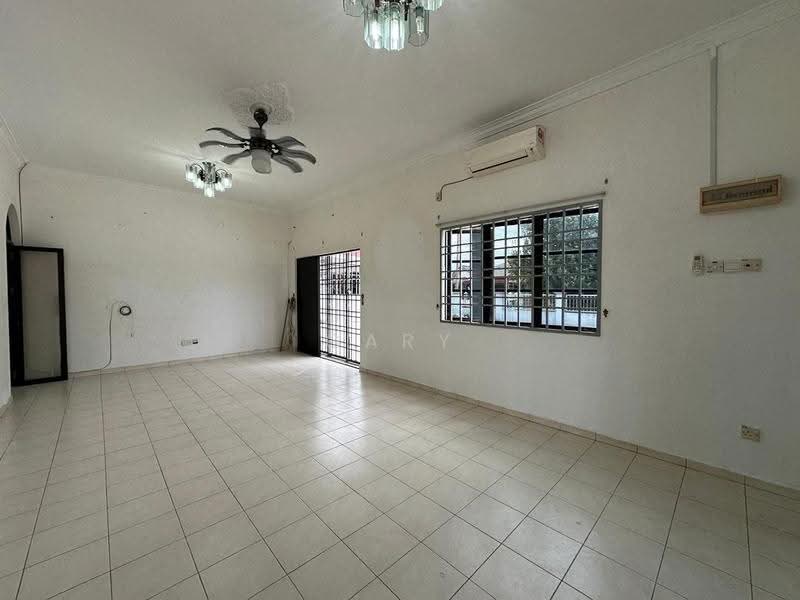 Bungalow House for Sale in Taman Desa Putra Indah (Ipoh) - Gary Tang - Living Room - PropertyGuru.com.my