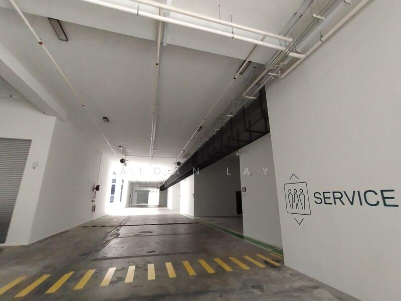 Shop / Office for Sale in Taman Sains Selangor (Kota Damansara) - Aidan Lay - Corridor - PropertyGuru.com.my