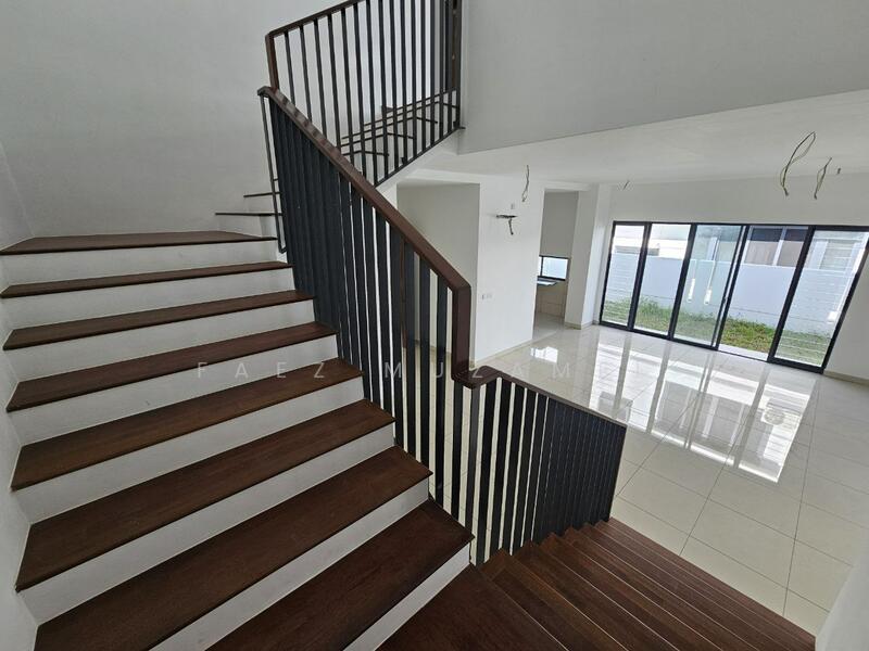 Rumah Berkembar untuk Dijual di Elmina (Shah Alam) - Faez Muzamel - Living Room - PropertyGuru.com.my