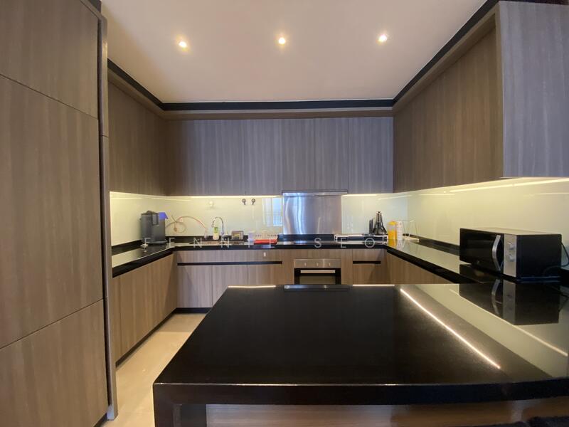 Straits Residences untuk Untuk Disewa - RM 5,600 /bulan, Mac 2026 - Kitchen - PropertyGuru.com.my
