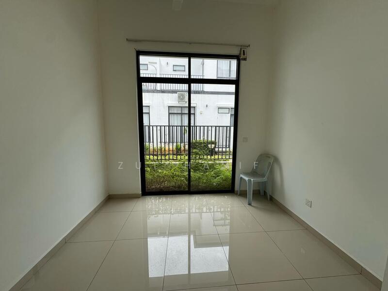 Rumah Teres 2 Tingkat untuk Dijual di Puncak Alam (Selangor) - Zul Hasif - Living Room - PropertyGuru.com.my