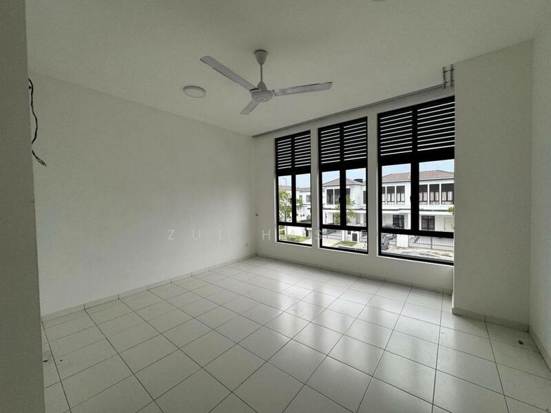 Rumah Teres 2 Tingkat untuk Dijual di Puncak Alam (Selangor) - Zul Hasif - Living Room - PropertyGuru.com.my