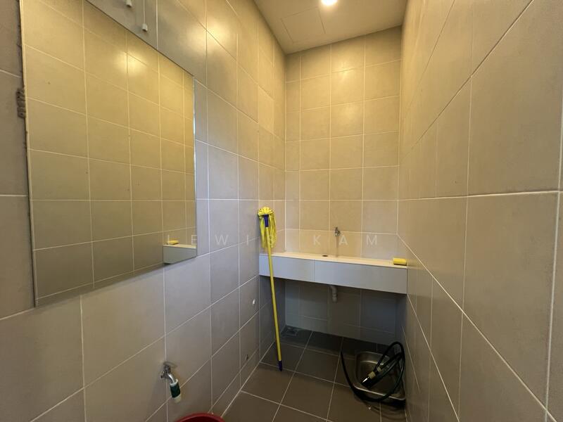 Kondominium untuk Disewa di Ferringhi Residence - Lewis Kam - Bathroom - PropertyGuru.com.my