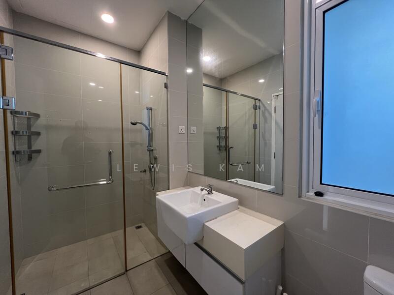 Kondominium untuk Disewa di Ferringhi Residence - Lewis Kam - Bathroom - PropertyGuru.com.my