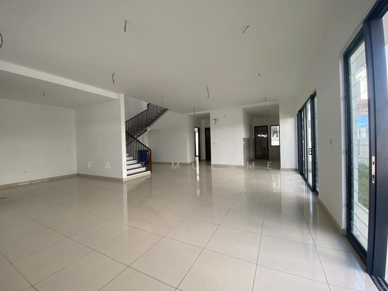 Rumah Berkembar untuk Dijual di Elmina (Shah Alam) - Faez Muzamel - Living Room - PropertyGuru.com.my