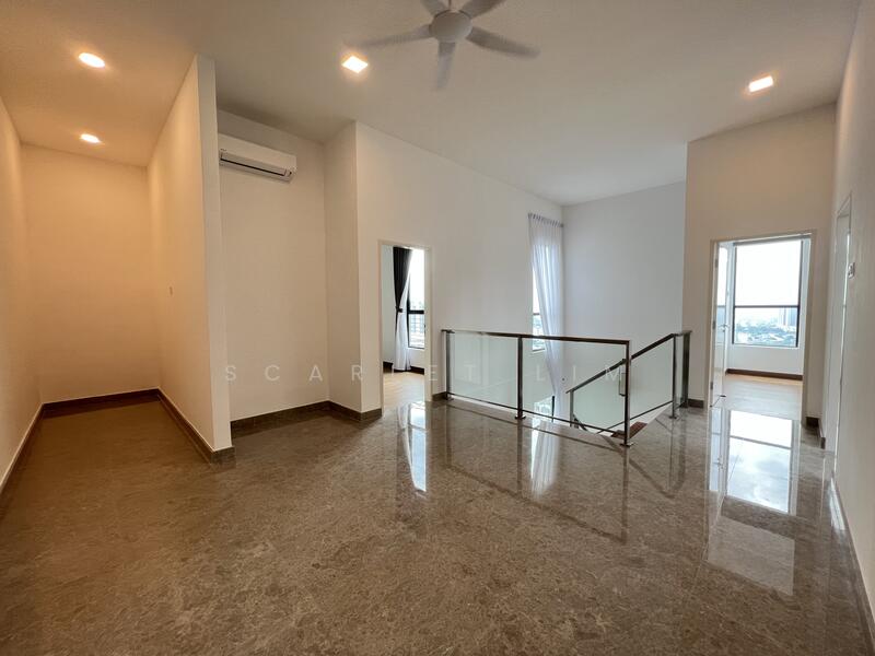 Second floor living hall