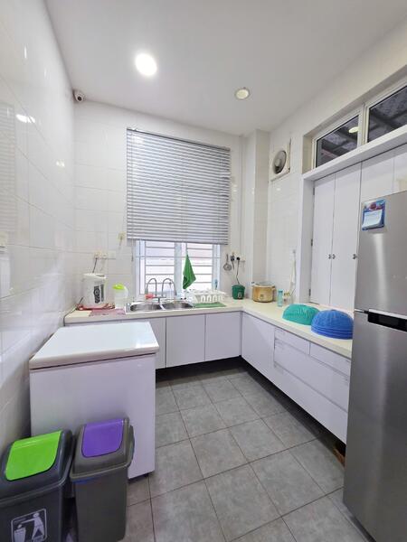 Untuk Dijual - 2.5 Storey Bungalow Parit Besar Batu Pahat