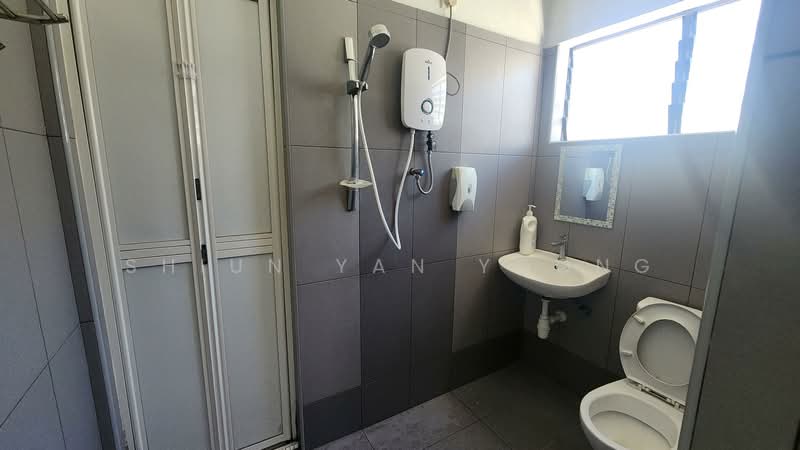 Taman Malim Jaya, Bachang untuk Untuk Dijual - RM 970,000, Mac 2026 - Bathroom - PropertyGuru.com.my