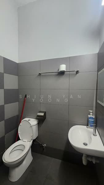 Taman Malim Jaya, Bachang untuk Untuk Dijual - RM 970,000, Mac 2026 - Bathroom - PropertyGuru.com.my
