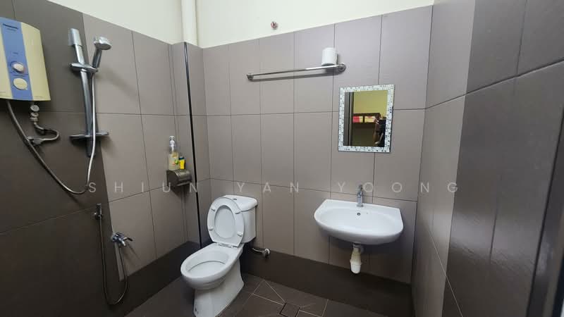 Taman Malim Jaya, Bachang untuk Untuk Dijual - RM 970,000, Mac 2026 - Bathroom - PropertyGuru.com.my