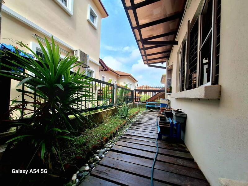 Rumah Berkembar untuk Dijual di Bandar Putra Permai (Seri Kembangan) - KENT HUI LAU - Exterior - PropertyGuru.com.my