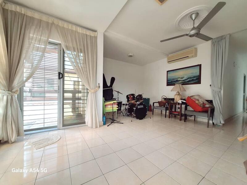 Rumah Berkembar untuk Dijual di Bandar Putra Permai (Seri Kembangan) - KENT HUI LAU - Living Room - PropertyGuru.com.my