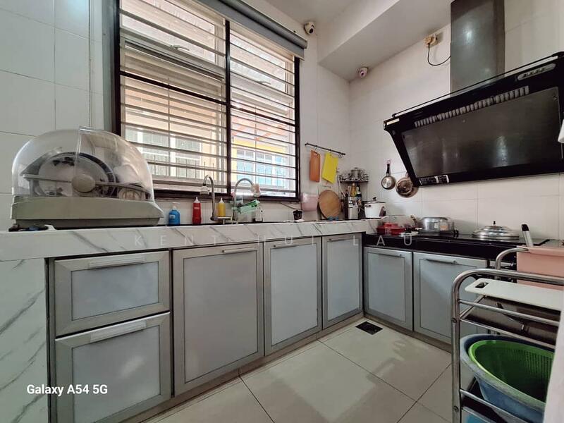 Rumah Berkembar untuk Dijual di Bandar Putra Permai (Seri Kembangan) - KENT HUI LAU - Kitchen - PropertyGuru.com.my