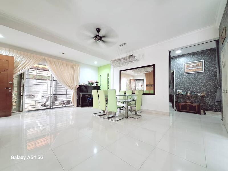 Rumah Berkembar untuk Dijual di Bandar Putra Permai (Seri Kembangan) - KENT HUI LAU - Living Room - PropertyGuru.com.my