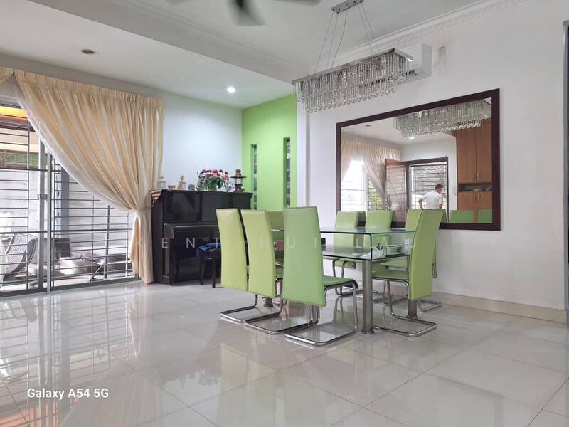 Rumah Berkembar untuk Dijual di Bandar Putra Permai (Seri Kembangan) - KENT HUI LAU - Dining Room - PropertyGuru.com.my