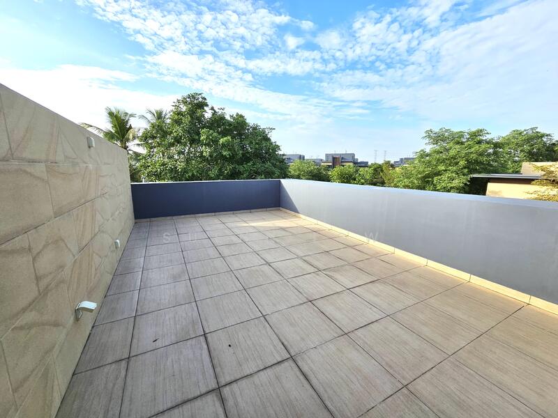 Cluster House for Sale in Forest City (Gelang Patah) - Suenn Low - Balcony - PropertyGuru.com.my