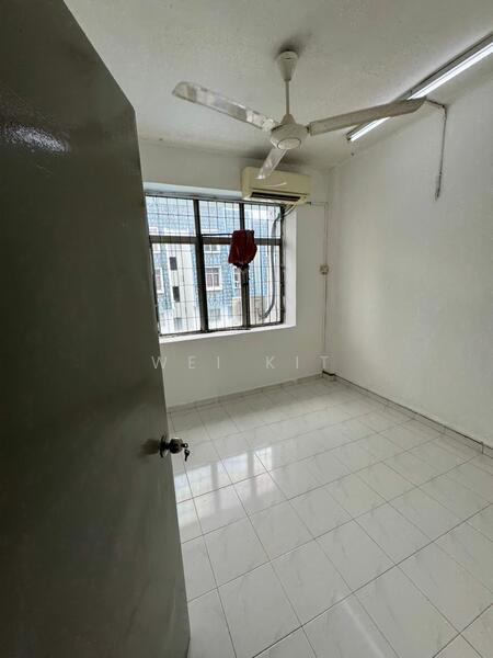 Master Bedroom 4
