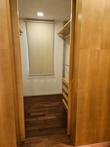 Walk-in Closet