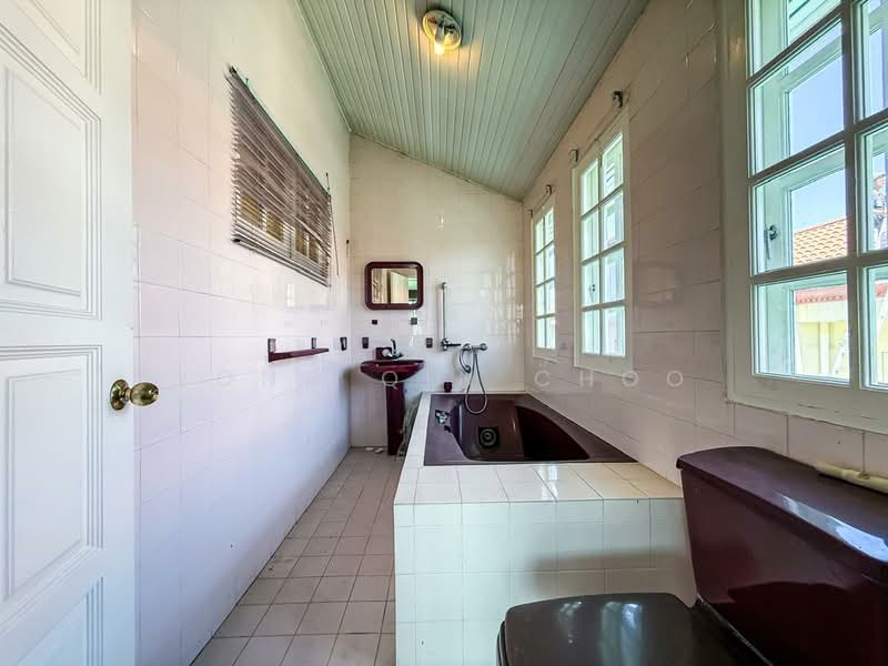 Rumah Berkembar untuk Dijual di SS18 (Subang Jaya) - Yong Qin Choo - Bathroom - PropertyGuru.com.my