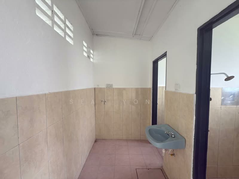Rumah Teres 1 Tingkat untuk Dijual di Desa Jaya Kepong (Kepong) - Sean Yong - Bathroom - PropertyGuru.com.my