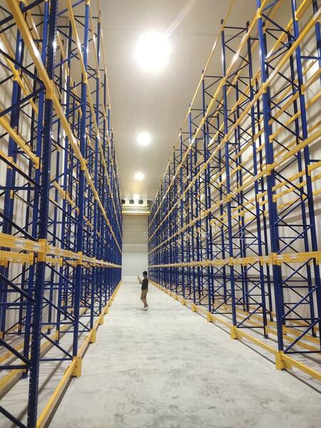 Warehouse for Rent in Seksyen 16 (Shah Alam) - Azy Shariz - Corridor - PropertyGuru.com.my