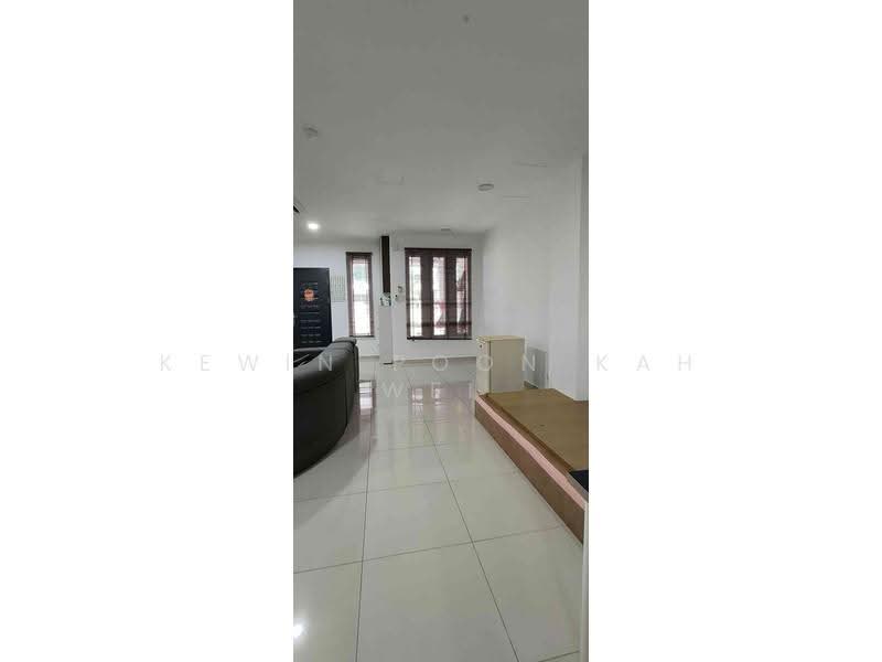 3-storey Terraced House for Rent in Puchong (Selangor) - Kewin Poon Kah Wei - Living Room - PropertyGuru.com.my
