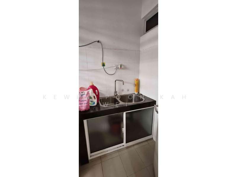 3-storey Terraced House for Rent in Puchong (Selangor) - Kewin Poon Kah Wei - Kitchen - PropertyGuru.com.my