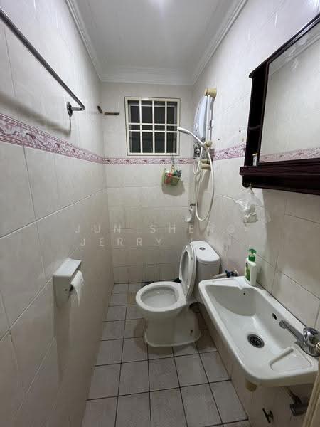 Pangsapuri untuk Disewa di Pandan Court - Jun Sheng Jerry Lai - Bathroom - PropertyGuru.com.my