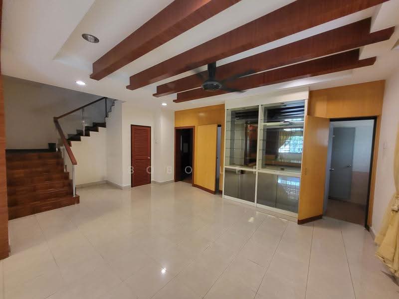 Rumah Berkembar untuk Dijual di Taman Overseas Union (Taman Oug) (Jalan Klang Lama (Old Klang Road)) - Bobo Lee - Living Room - PropertyGuru.com.my